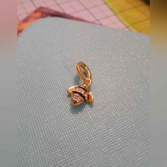 Rhinestone Bee Charm/Pendant - Picture 4 of 4